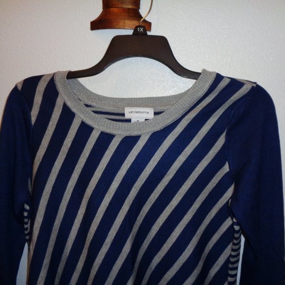 LIZ Claiborne Novelty Sweater Size Medium NWT - Picture 2 of 12